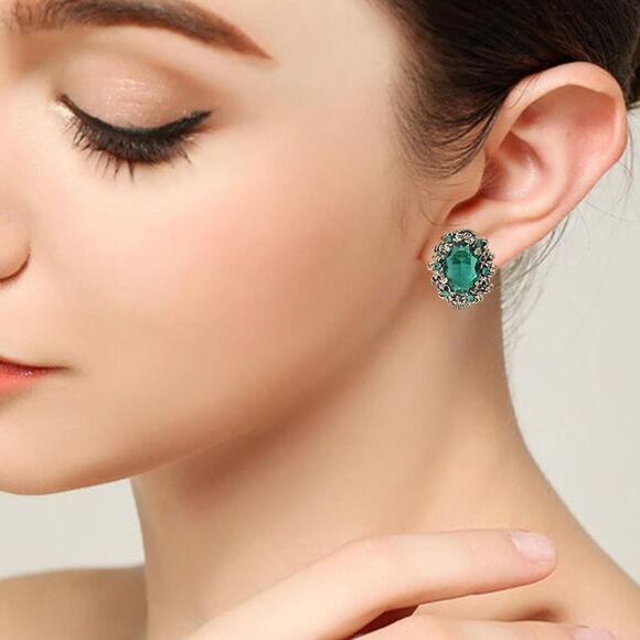 Antique Yellow Gold with Emerald Green Austrian Crystal Cameo Clip On Earrings - Picture 4 of 5